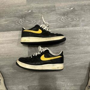 Nike Men's Black and Yellow Air Sneakers